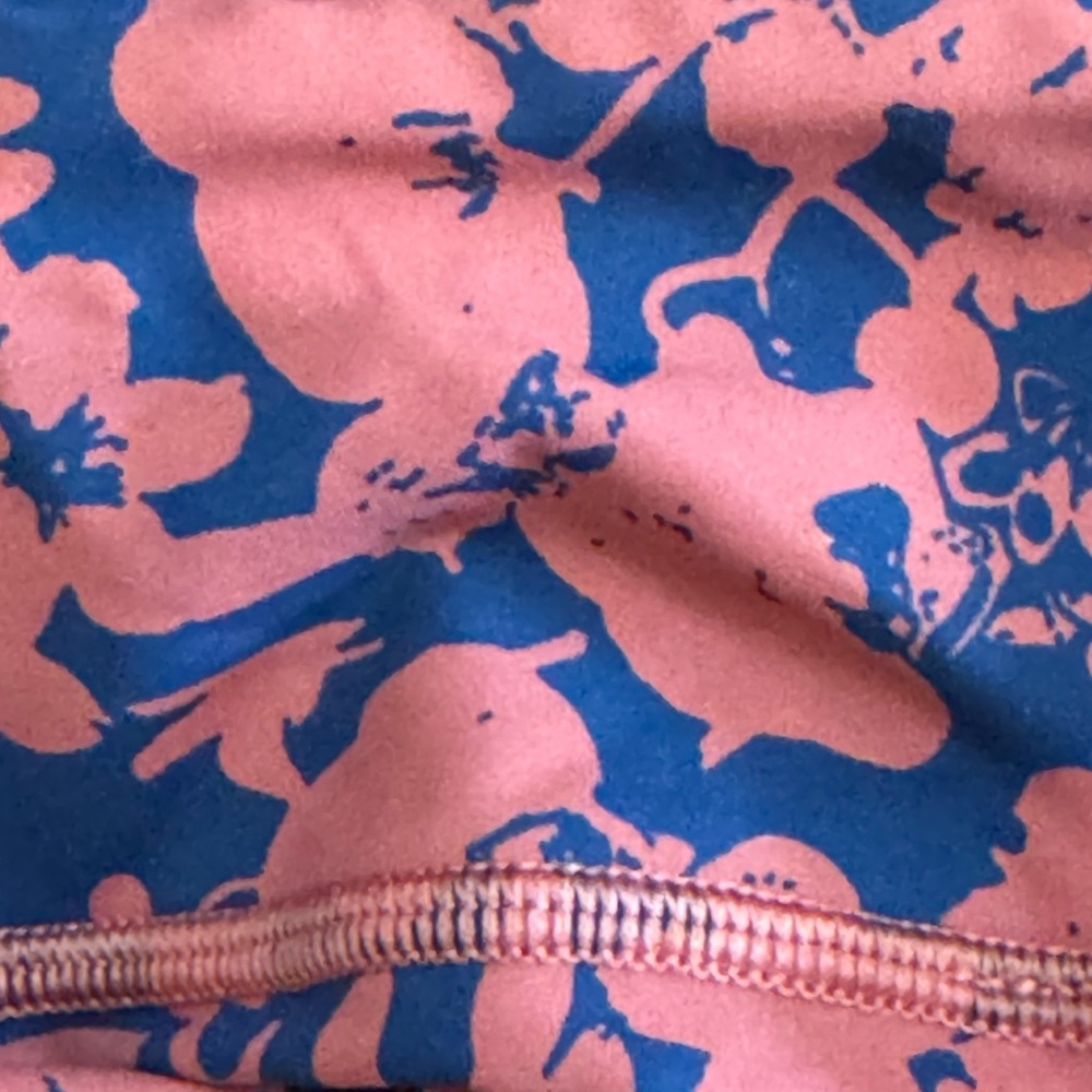 Lululemon Final Lap Crop - Size 12 - Picture 9 of 15